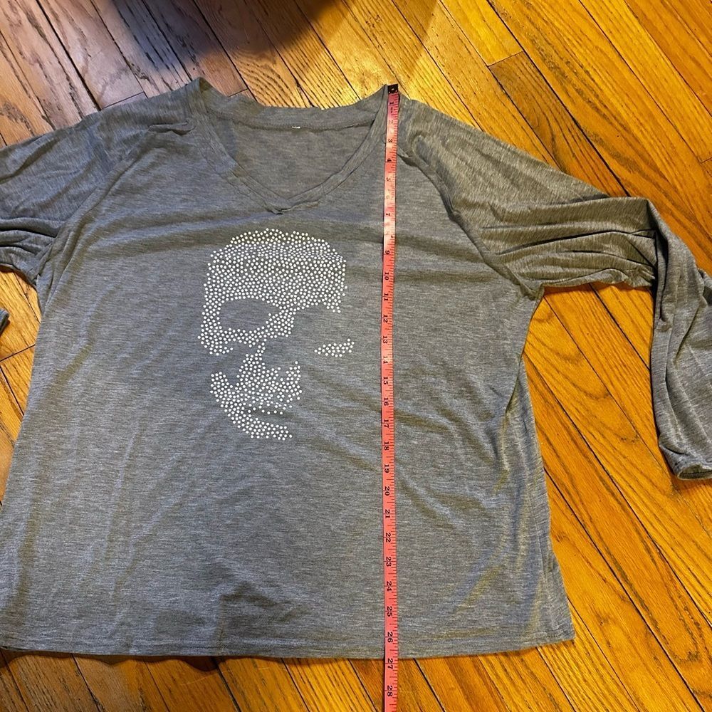 Gray Long Sleeve Top with Skull Design - Picture 2 of 9